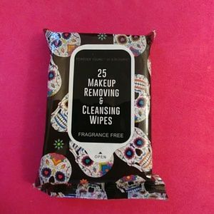 Makeup remover wipes